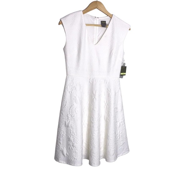 NWT Taylor Cream Color Embossed Flare Dress Size 4 ~ - Picture 2 of 6